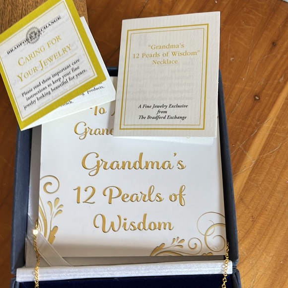 NIB Pearl & Gold Necklace- The Bradford Exchange “Grandma’s 12 Pearls of Wisdom” - Picture 2 of 9